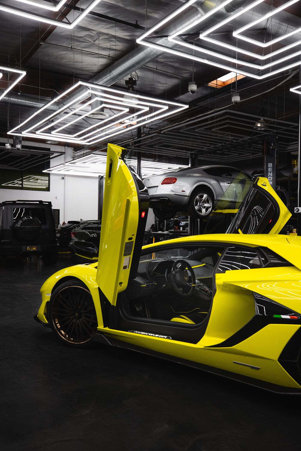 Lamborghini Aventador amarela